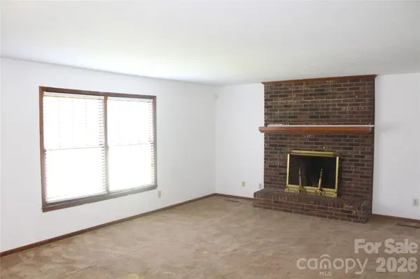 205 Inglewood DR, Morganton, NC 28655
