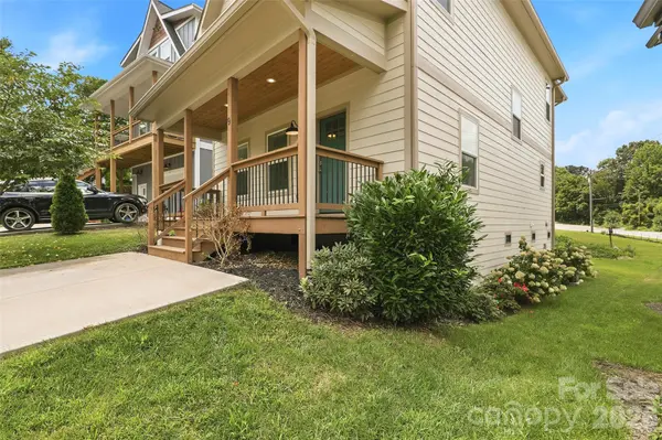 9 Hilldale RD, Asheville, NC 28803