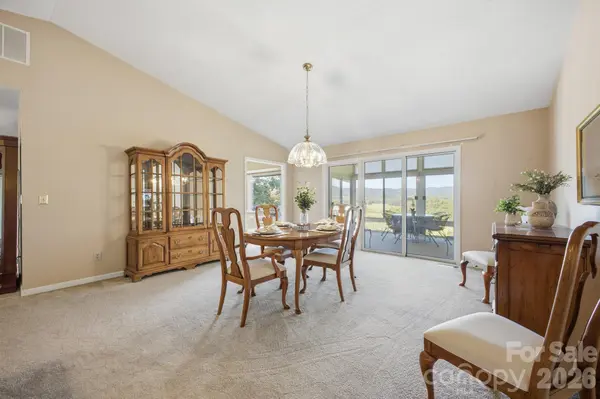 1870 Riverview CT, Hendersonville, NC 28739