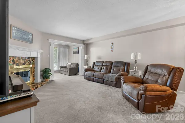 1330 5th ST NE #11, Hickory, NC 28602