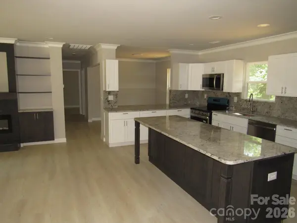 92 Saint Charles CT, Hickory, NC 28601