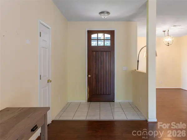 10 Ashe RD, Candler, NC 28715