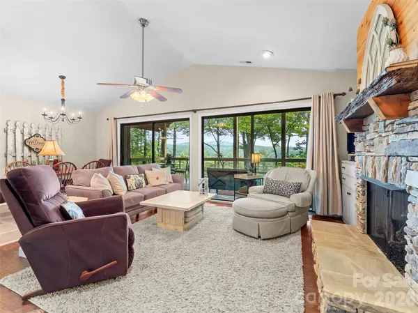 32 Uloque CT, Brevard, NC 28712