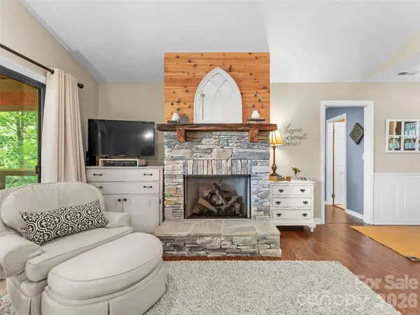 32 Uloque CT, Brevard, NC 28712