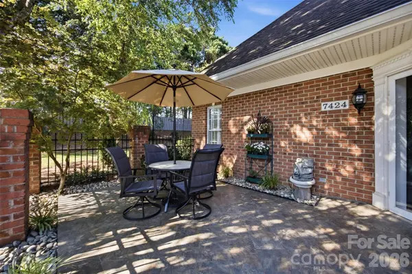 7424 Hurstbourne Green DR, Charlotte, NC 28277