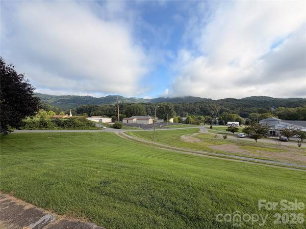 175 Hampshire DR, Waynesville, NC 28786