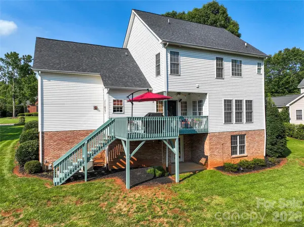 910 44th Avenue CT NE #112/38-104, Hickory, NC 28601