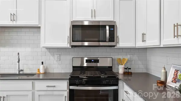 1441 7th Street DR NE, Hickory, NC 28601