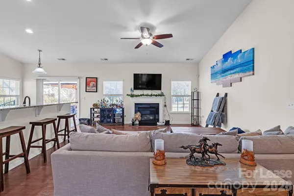 5826 Castlecove RD, Charlotte, NC 28273