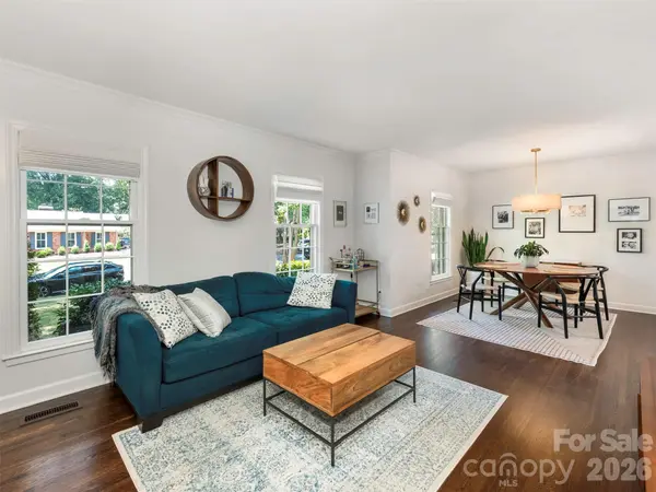 1324 Redcoat DR, Charlotte, NC 28211