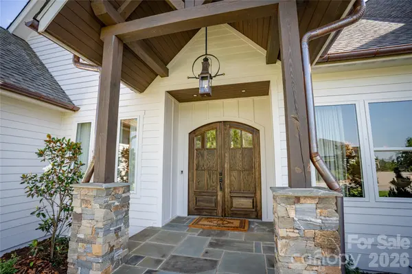 210 Samuel DR, Mills River, NC 28759