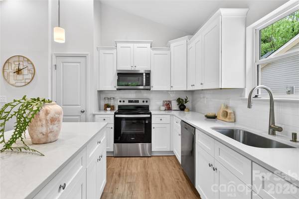 302 Starr ST, Dallas, NC 28034