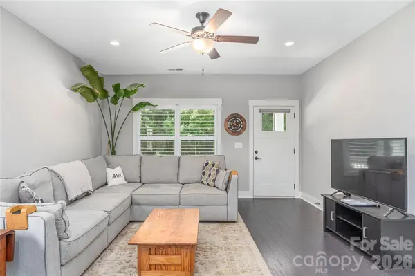 21 Crayton Park DR, Asheville, NC 28803