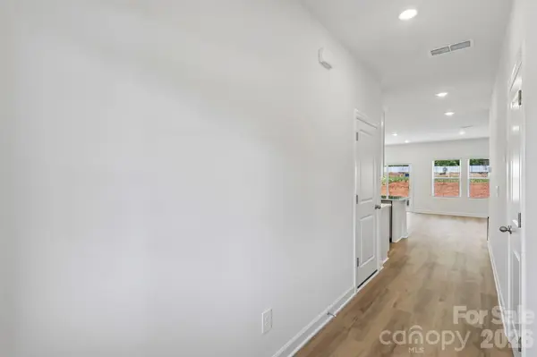 9024 Foggy Brook LOOP, Charlotte, NC 28216