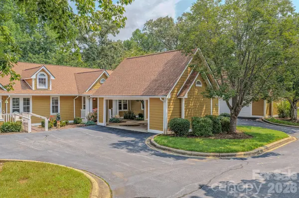 902 Woodlea CT, Asheville, NC 28806