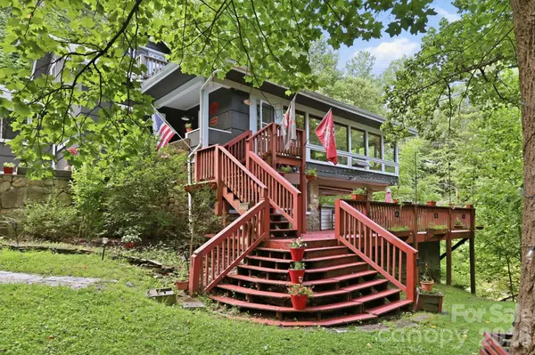 146 Chestnut Walk DR, Waynesville, NC 28786