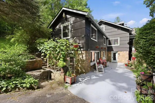 146 Chestnut Walk DR, Waynesville, NC 28786