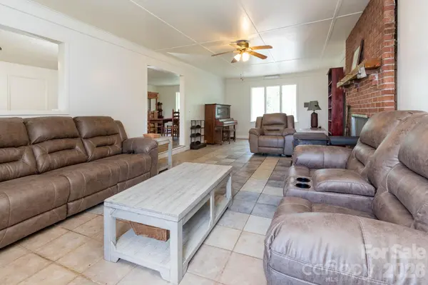 1860 Deer Park Lake RD, Spruce Pine, NC 28777