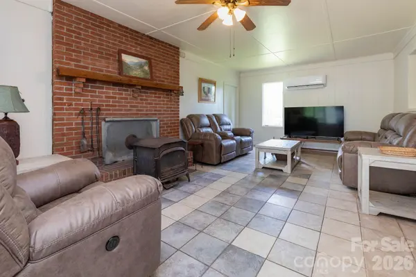 1860 Deer Park Lake RD, Spruce Pine, NC 28777