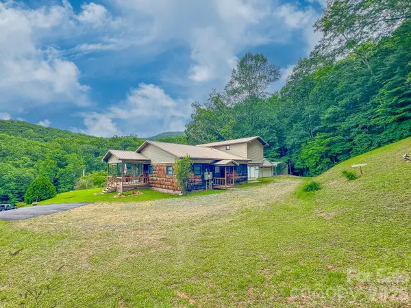 82 Trout Haven LN, Balsam Grove, NC 28708