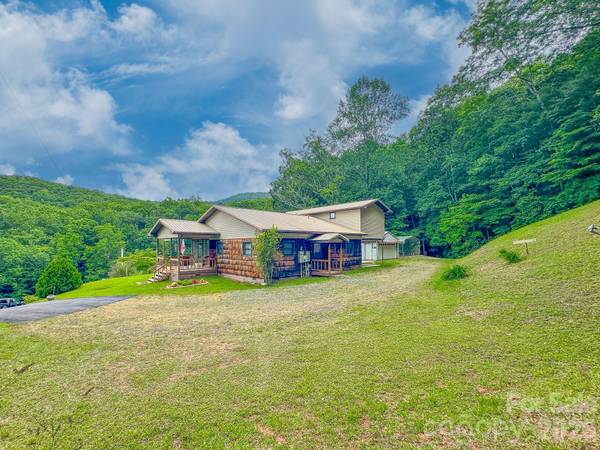 82 Trout Haven LN, Balsam Grove, NC 28708