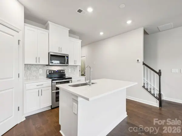 9016 Foggy Brook LOOP, Charlotte, NC 28216