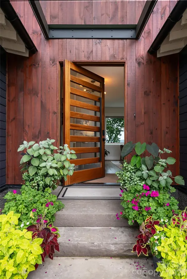 322 Windswept DR, Asheville, NC 28801