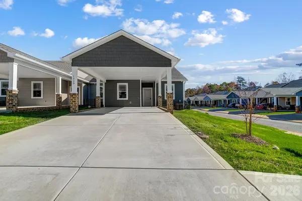 1529 28th Street PL SE, Hickory, NC 28602