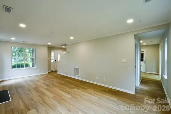 6020 Running Deer RD, Charlotte, NC 28214
