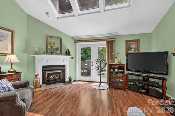 1630 12th ST NE, Hickory, NC 28601