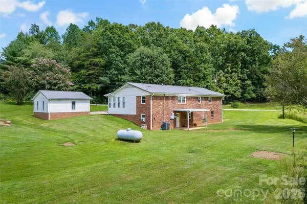 204 Quail Hollow RD, Marion, NC 28752