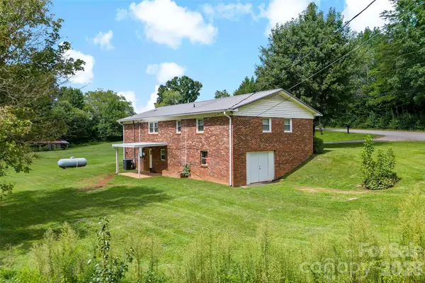 204 Quail Hollow RD, Marion, NC 28752