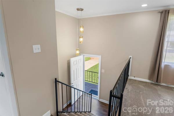 4405 Landing CT, Hickory, NC 28602