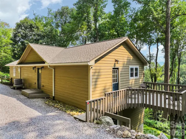 297 Triple Creek DR, Clyde, NC 28721