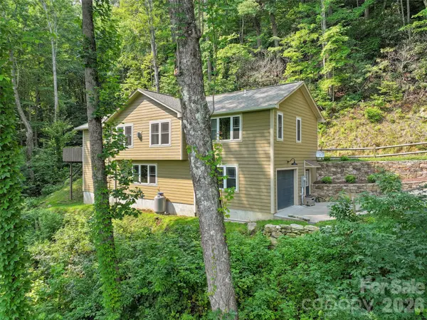 297 Triple Creek DR, Clyde, NC 28721
