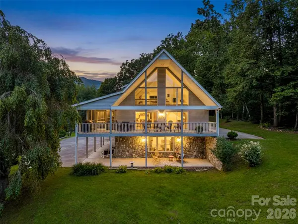 450 Windom CV, Burnsville, NC 28714