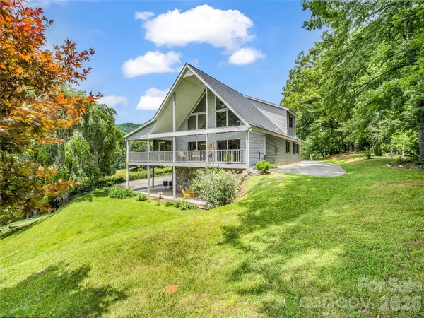 450 Windom CV, Burnsville, NC 28714