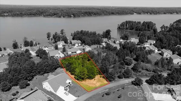 11222 Island View LN, Lancaster, SC 29720