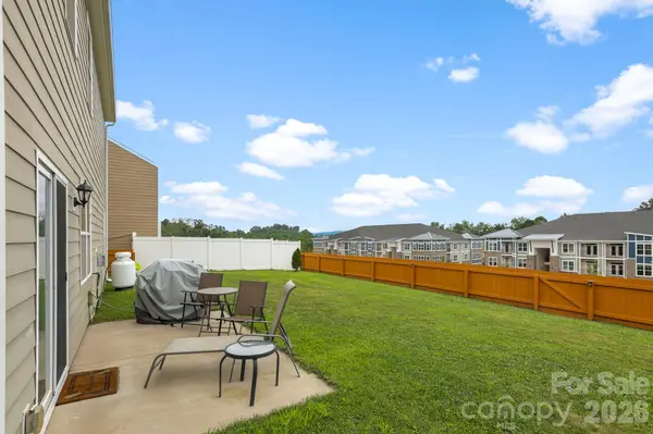 232 Marathon LN, Candler, NC 28715