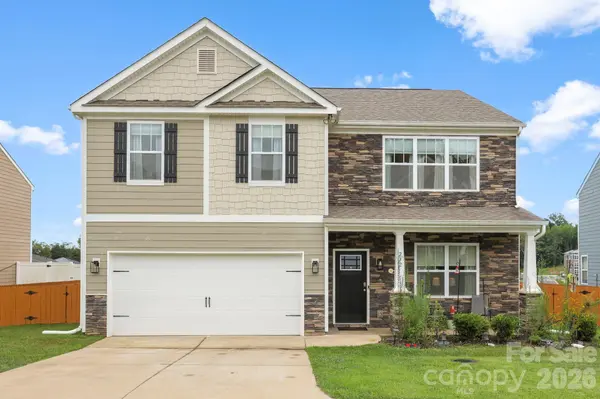 232 Marathon LN, Candler, NC 28715