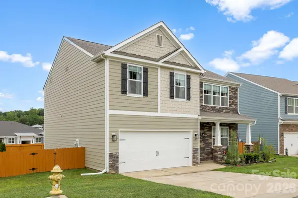232 Marathon LN, Candler, NC 28715