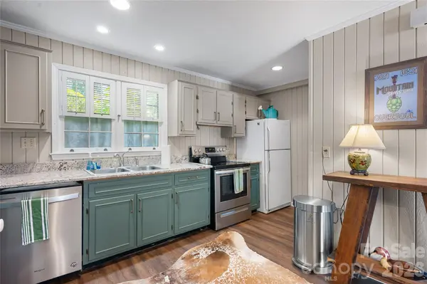 68 Toxaway PT, Lake Toxaway, NC 28747