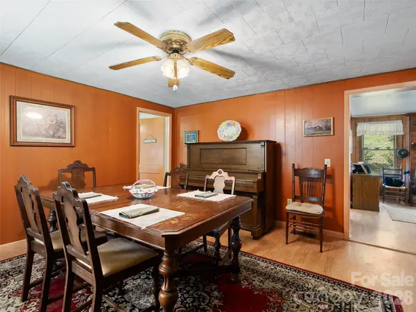 46 Trevor CT, Clyde, NC 28721