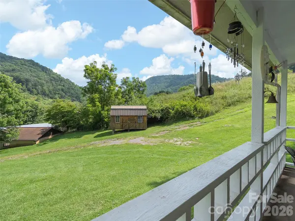 46 Trevor CT, Clyde, NC 28721