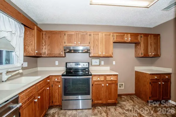 806 Prince Albert CT, Statesville, NC 28677