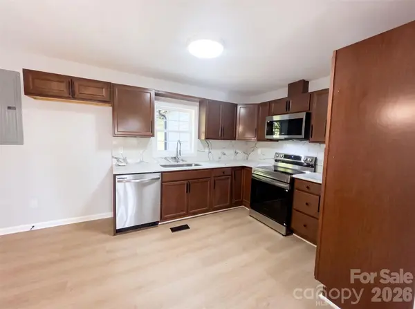 915 Kenham PL, Lenoir, NC 28645