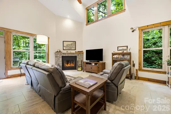 101 Reeds Creek RD, Fairview, NC 28730
