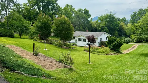 20 Ridge Cross RD, Asheville, NC 28805