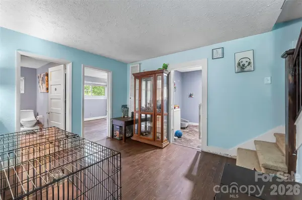 40 Sycamore CIR, Hendersonville, NC 28791
