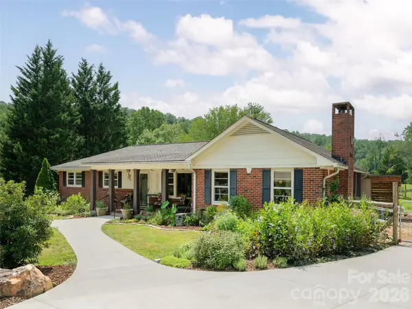 525 Carson DR, Hendersonville, NC 28791